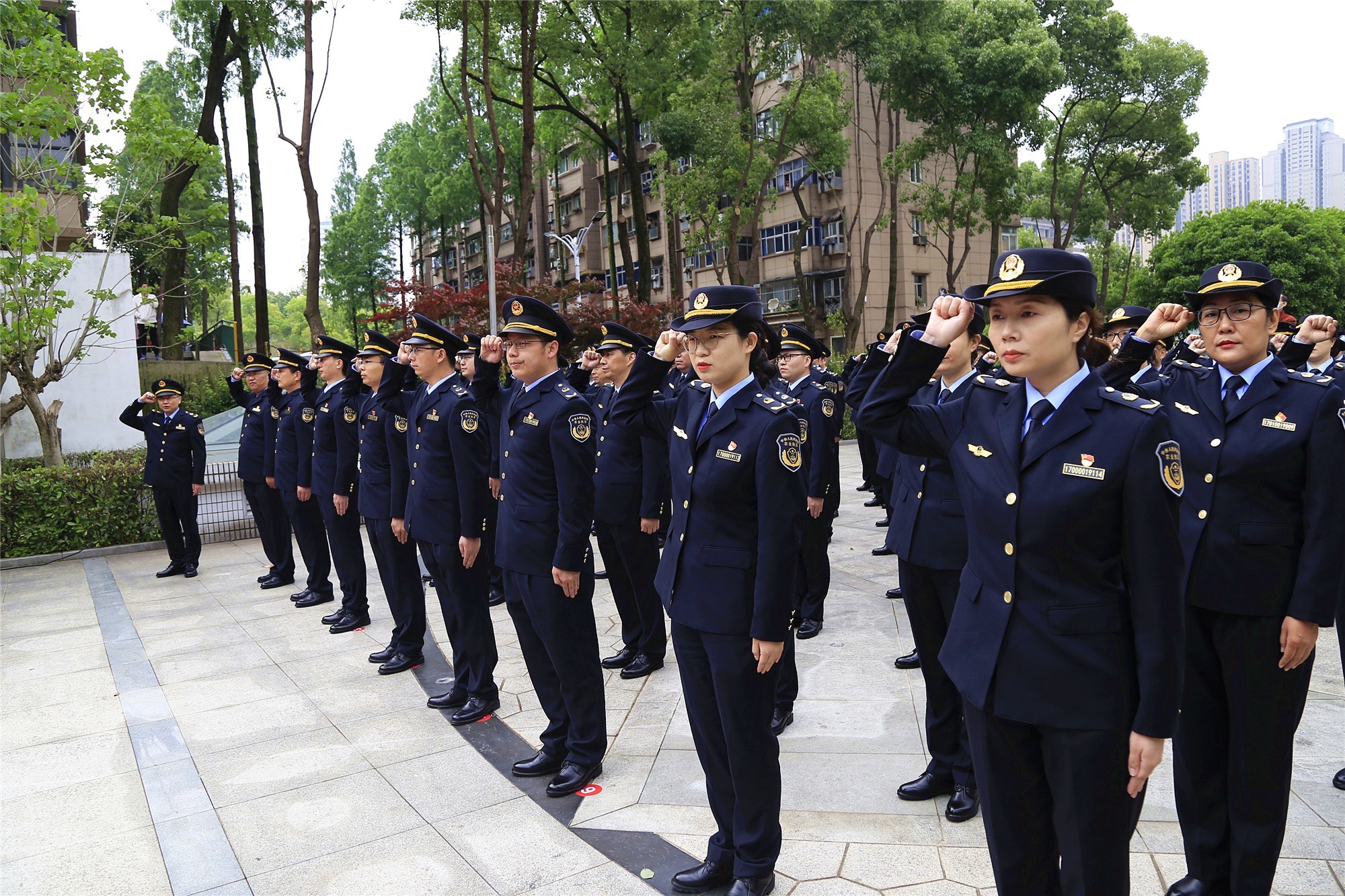 综合行政执法局制服图片