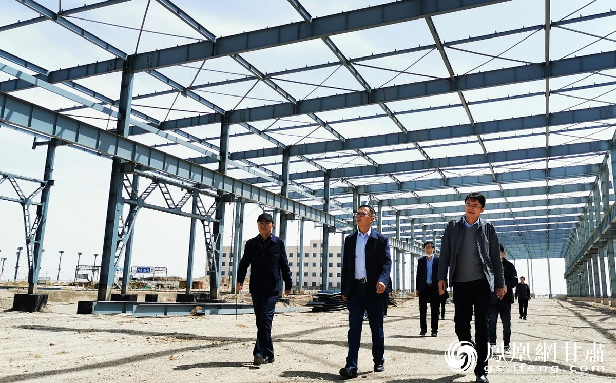 中国能建相关负责人考察10万吨铝箔加工项目现场 兰州新区商投集团铝业公司供图