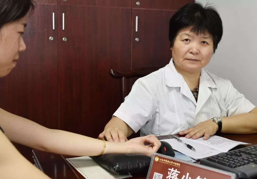 蒋小敏痴迷岐黄甘为人梯