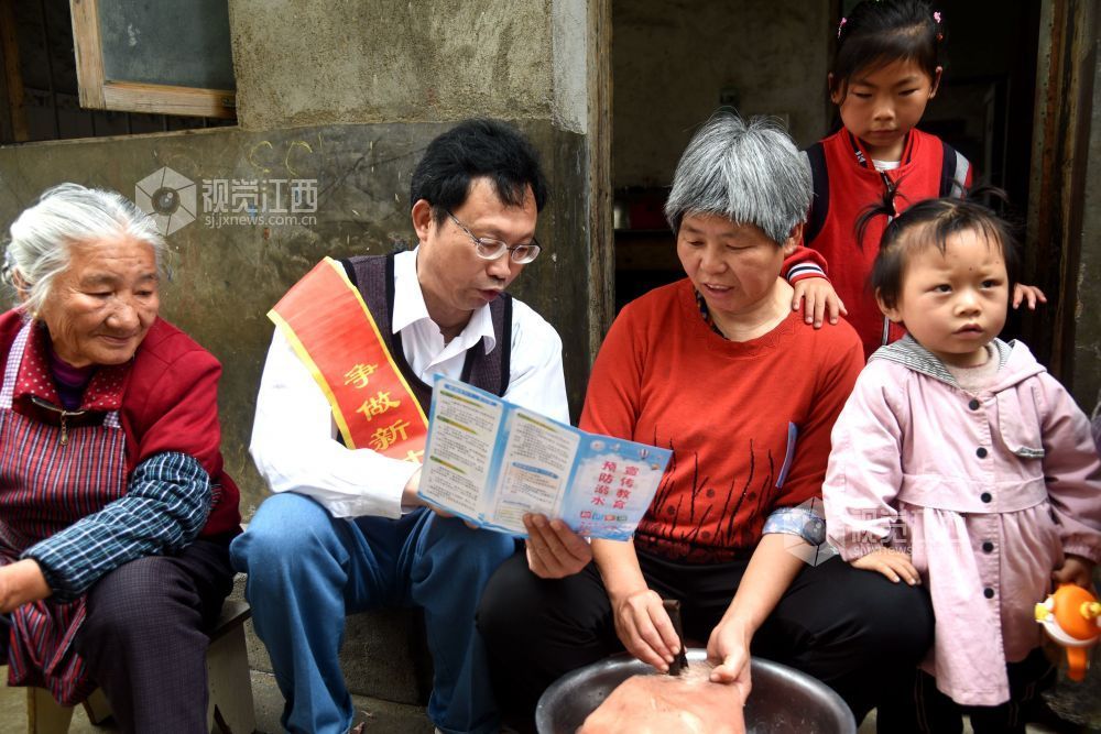 3/32022年4月23日,江西省抚州市南丰县莱溪乡关工委,退休教师协会共同