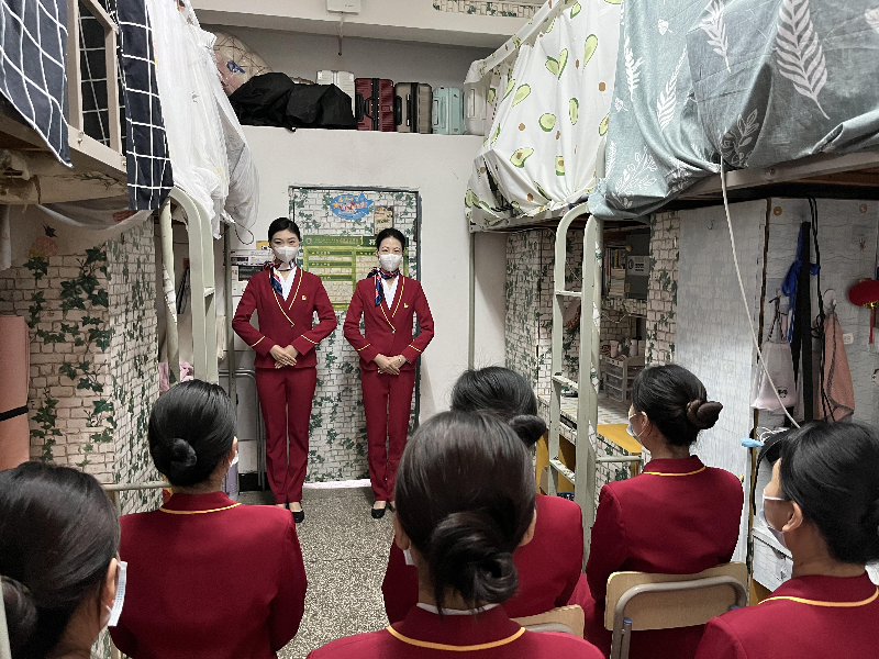 江西现代职院空乘班疫情防控知识宣讲进宿舍