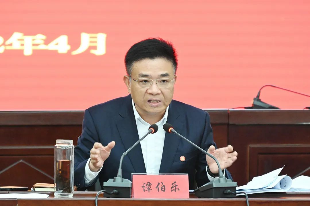 安义县召开323警示教育活动暨县委理论学习中心组学习会