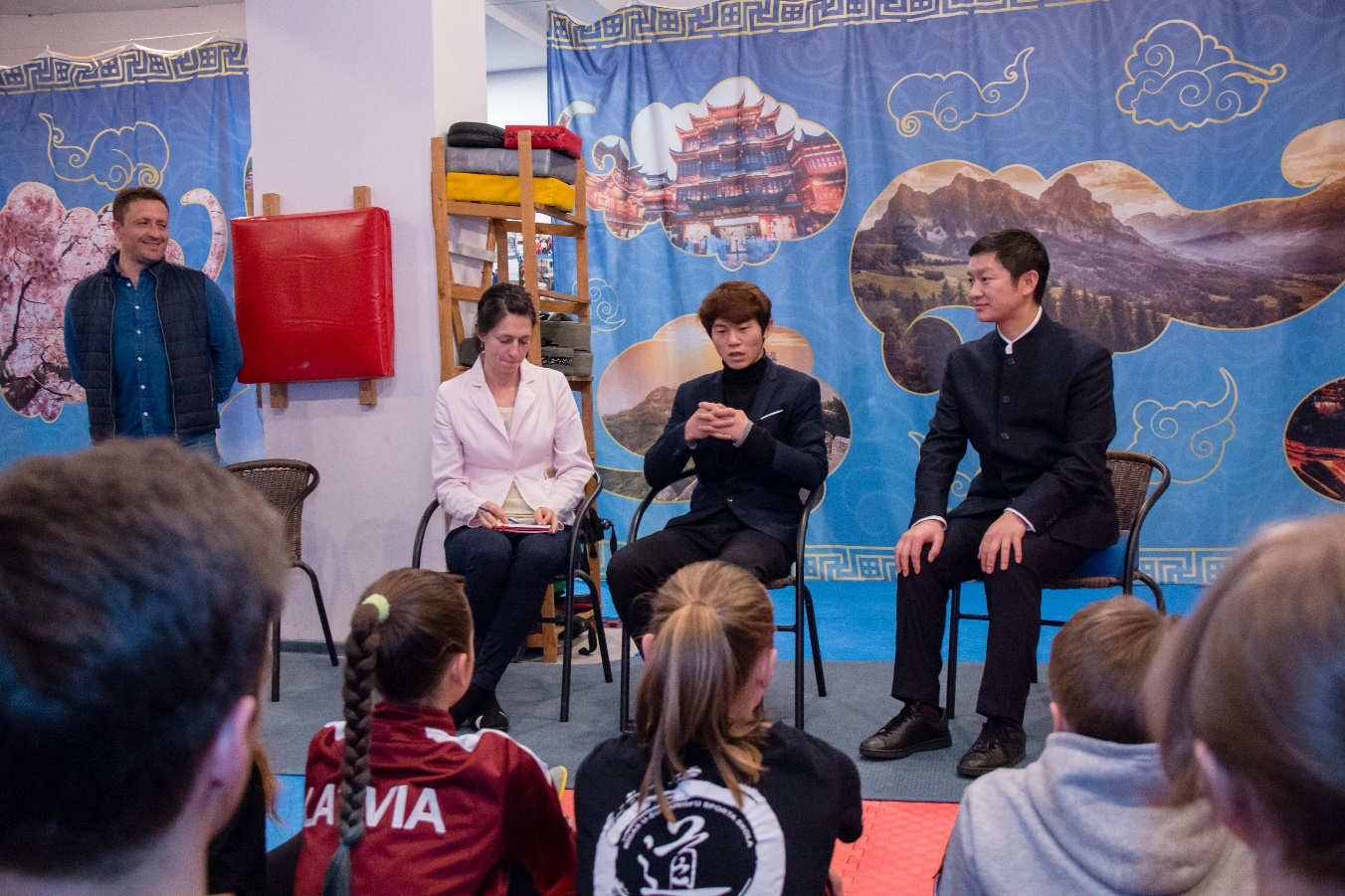 学校教师赴拉脱维亚为学员们武术培训并举办太极沙龙
