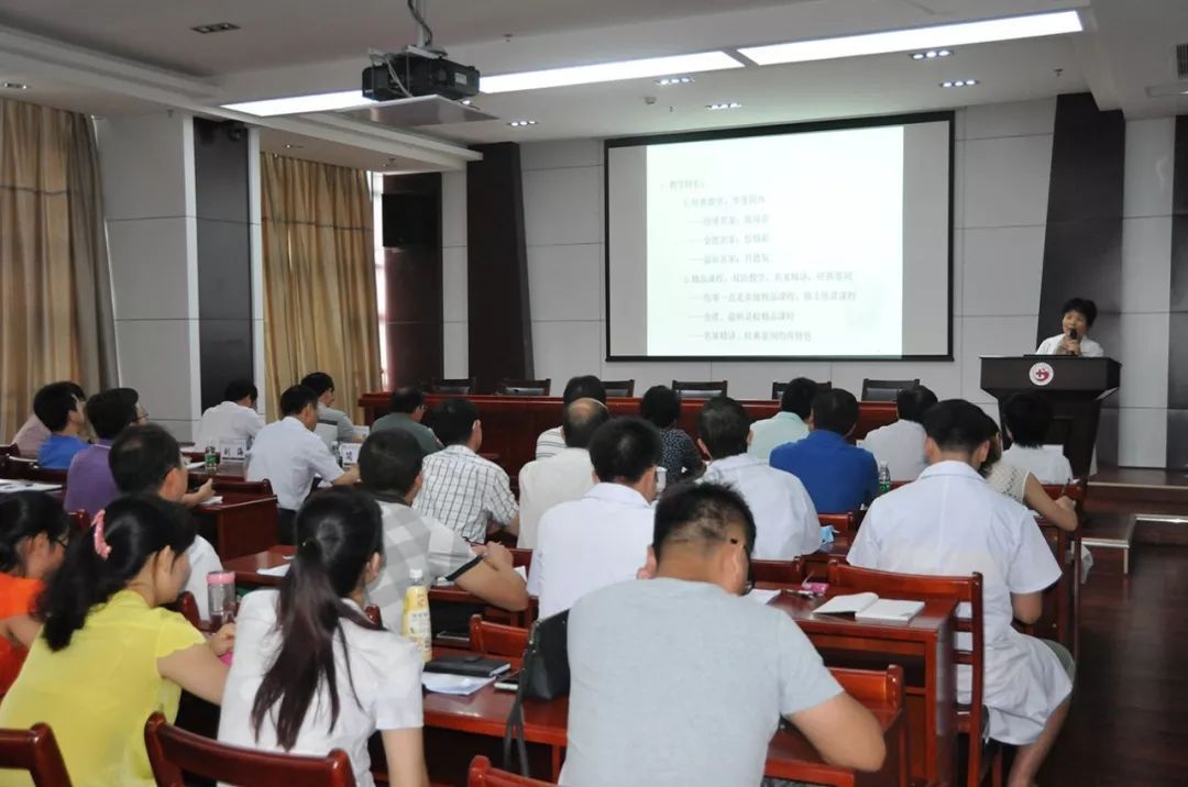 伤寒学科组组长蒋小敏教授汇报学科组工作