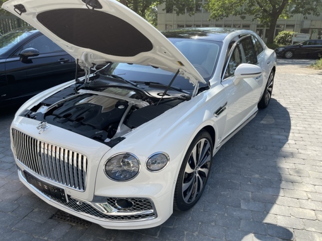 天津港21款宾利飞驰40t现车钜惠颜色齐