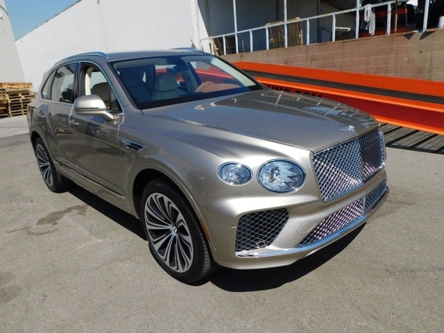 天津港宾利添越颜色齐全现车优惠中