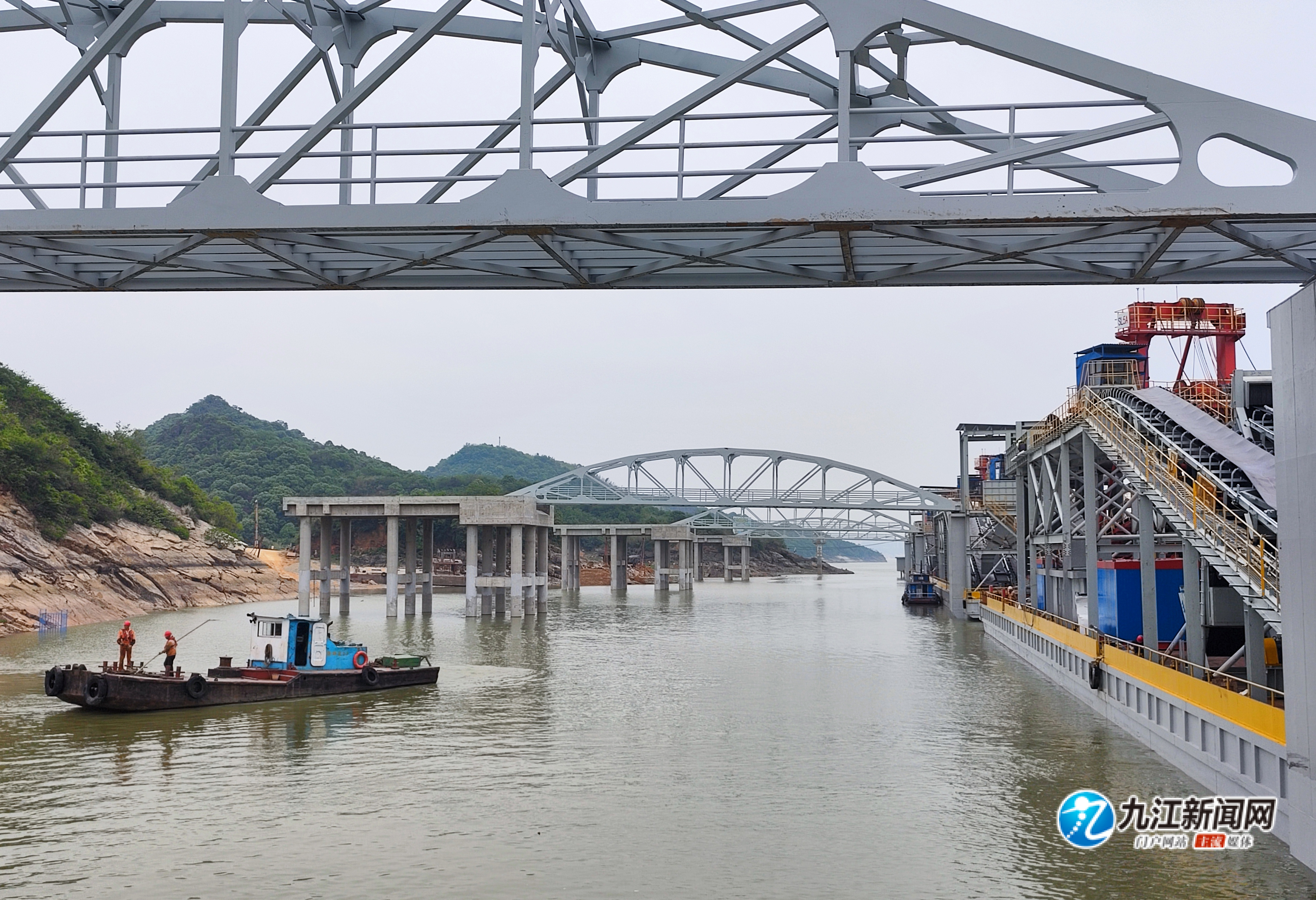 九江都昌宏升货运码头钢引桥全部吊装完成图