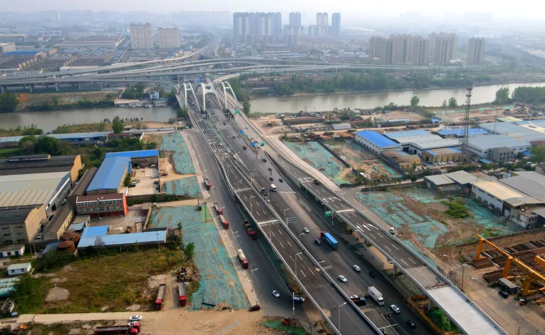 并通过高速大四环进入徐州高速公路网,实现快
