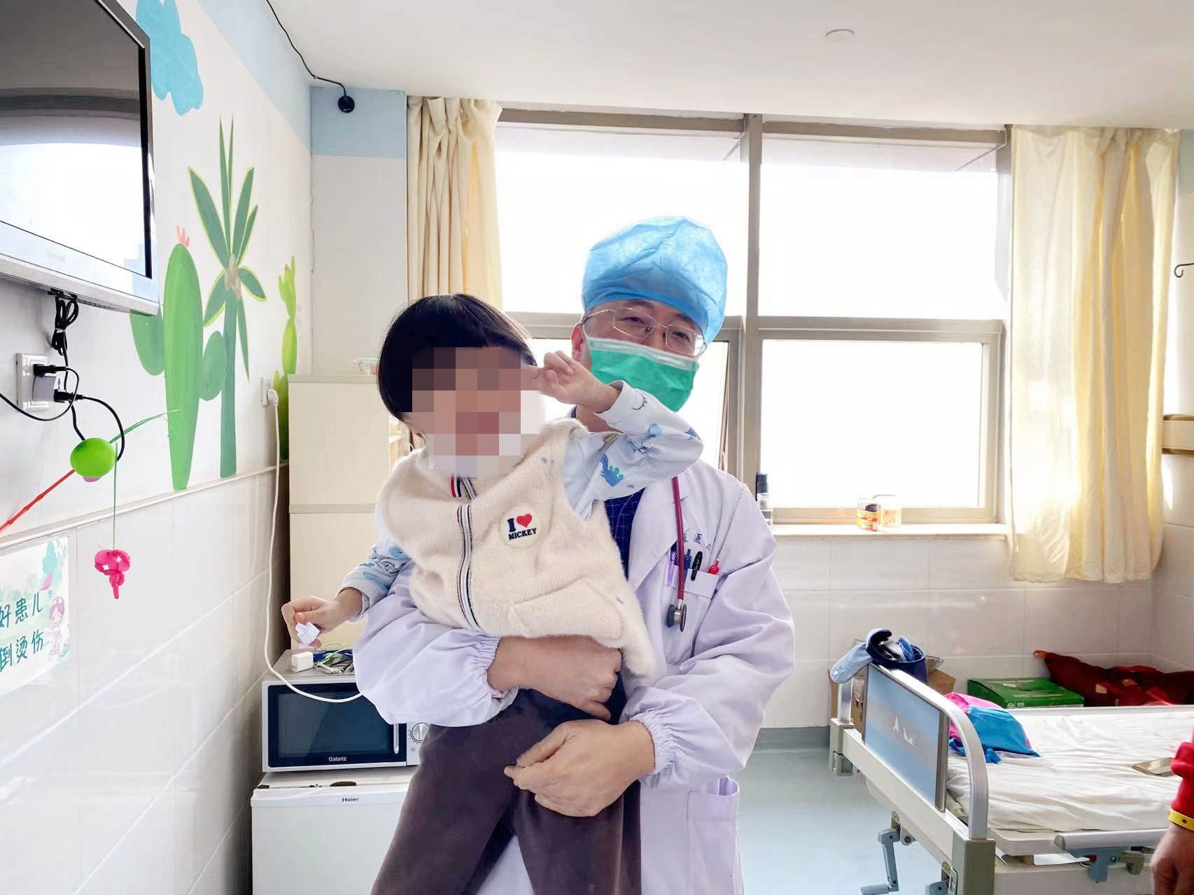 女孩免疫功能紊乱连续发热半个多月，他们从海南来南京求医