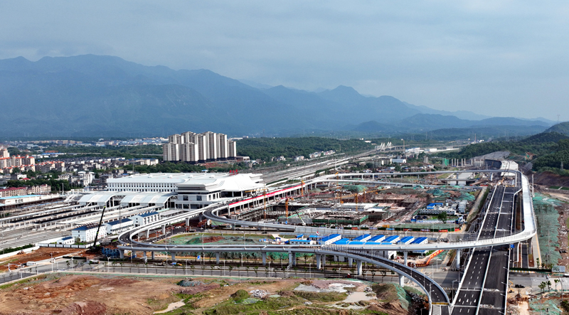 安九高铁最大站房庐山站西站房全新亮相