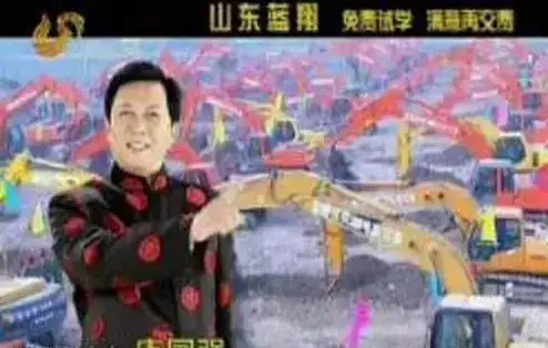 风暴眼|送妻女入狱、跨省打丈人、女儿举报妈,蓝翔一家离谱“宫斗”