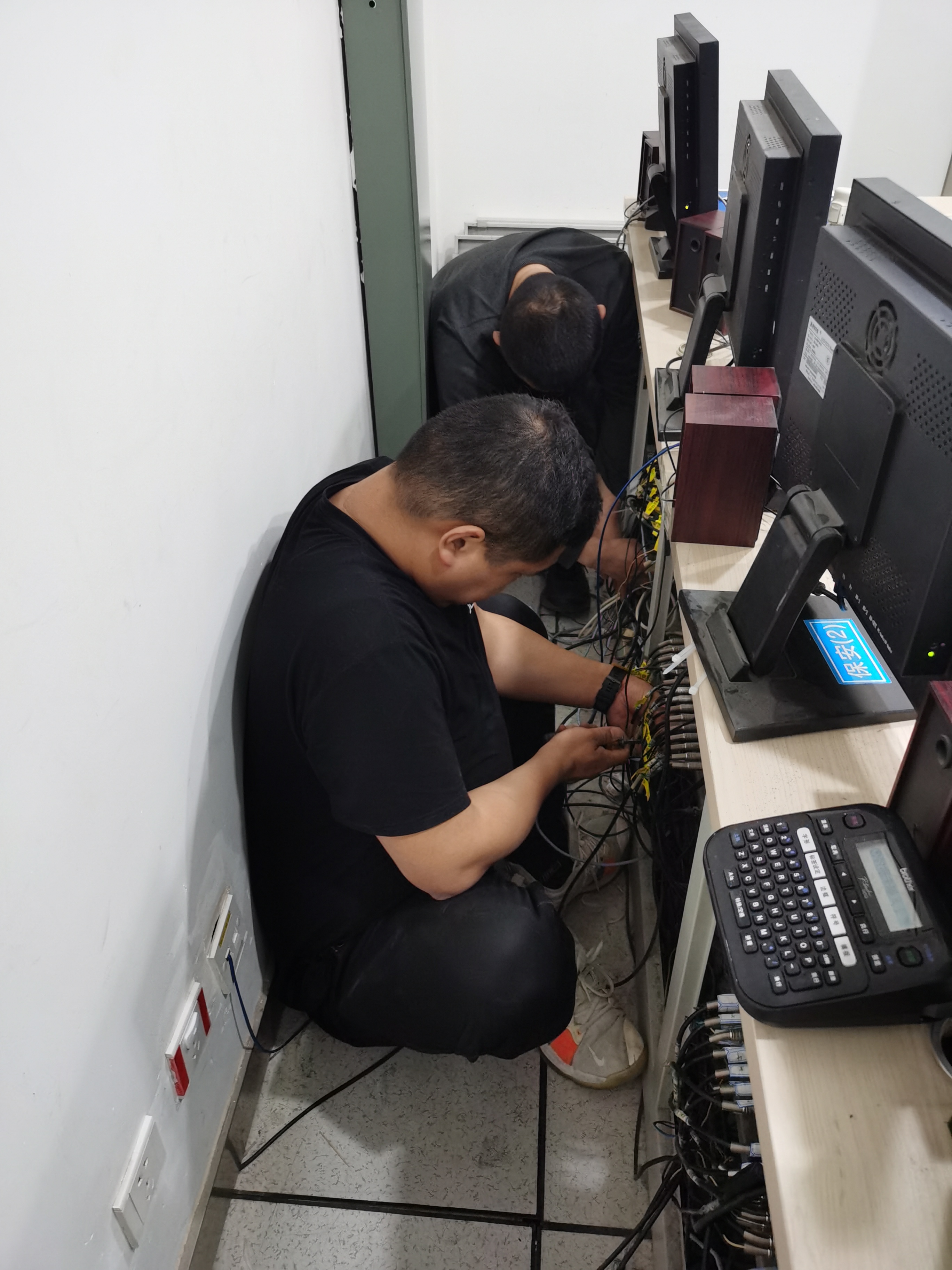 民生银行客服几点下班(民生银行一般几点下班时间)