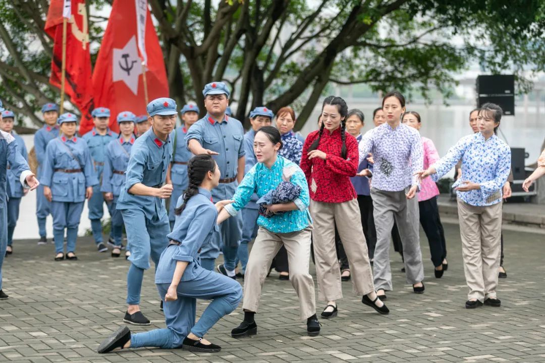 红色情景剧《告别》在长征渡口演出