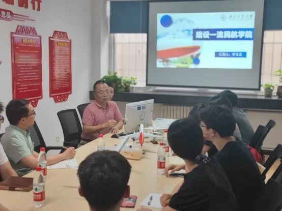 李玉龙院长给同学们做专题讲座