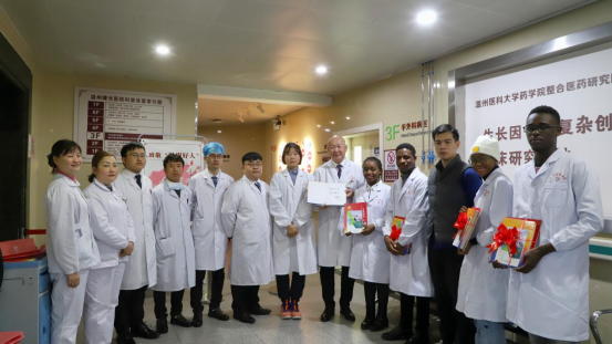 “肤生工程”邀请在温州医科大学留学的非洲学生参与温州曙光医院临床治疗。曙光医院供图