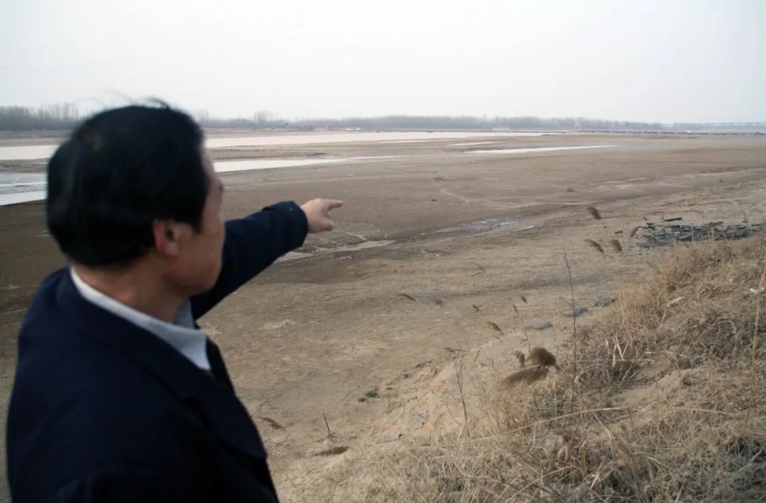 2010年2月26日，黄河山东滨州段南岸因来水偏少河床大面积裸露。图｜IC photo