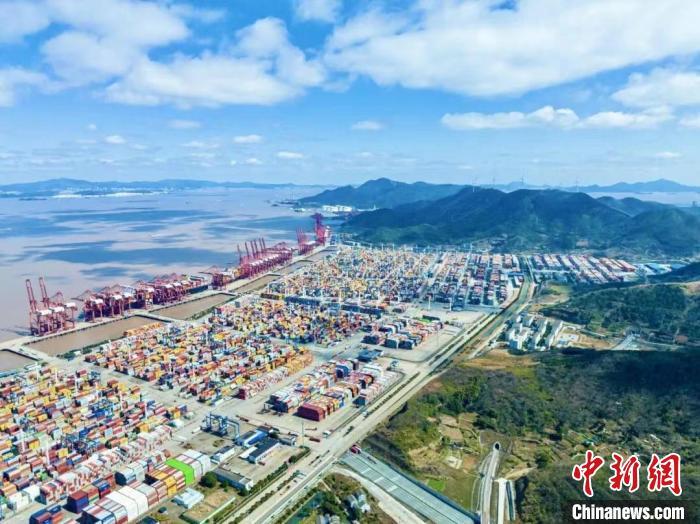 宁波舟山港。 汤健凯 摄