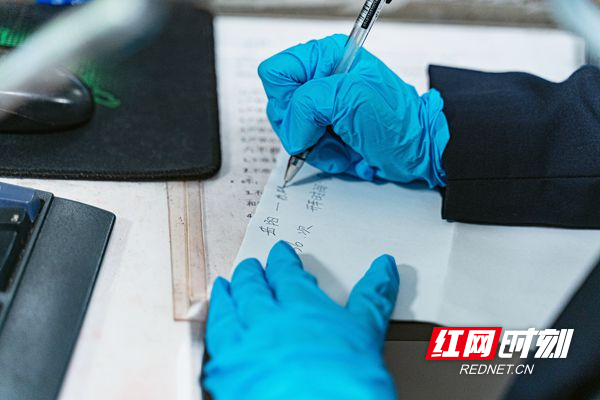 谢慧敏手写的“时刻表”。