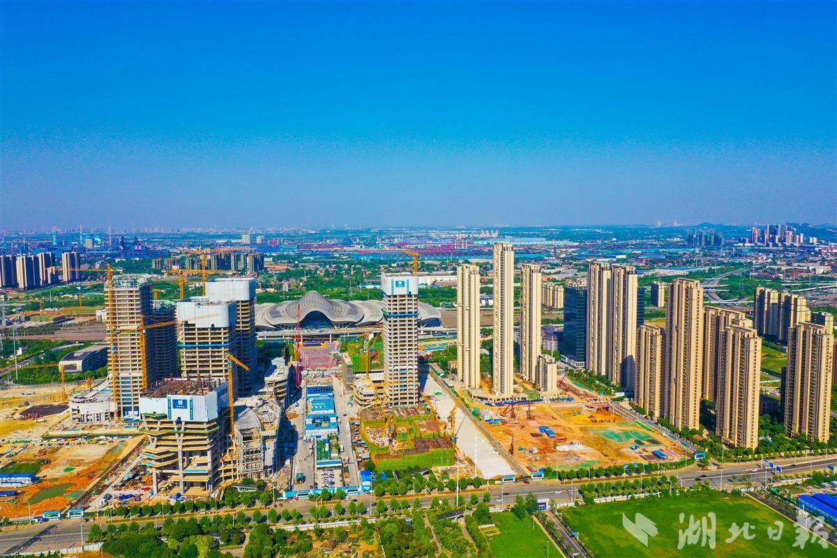 武汉杨春湖高铁商务区加紧建设
