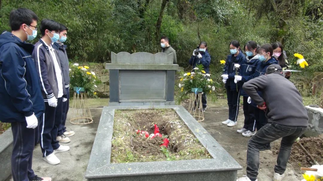 育闻|一位中学老师的八年死亡教育课
