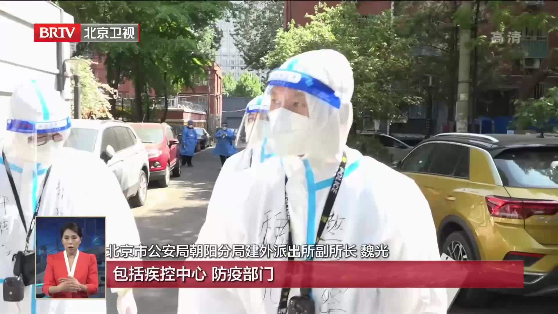 24小时坚守 警徽闪耀在抗疫一线