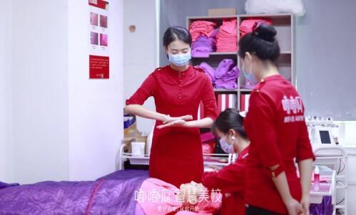 女子遭遇嘟嘟瓜智慧美校培训贷 工作未找到先背