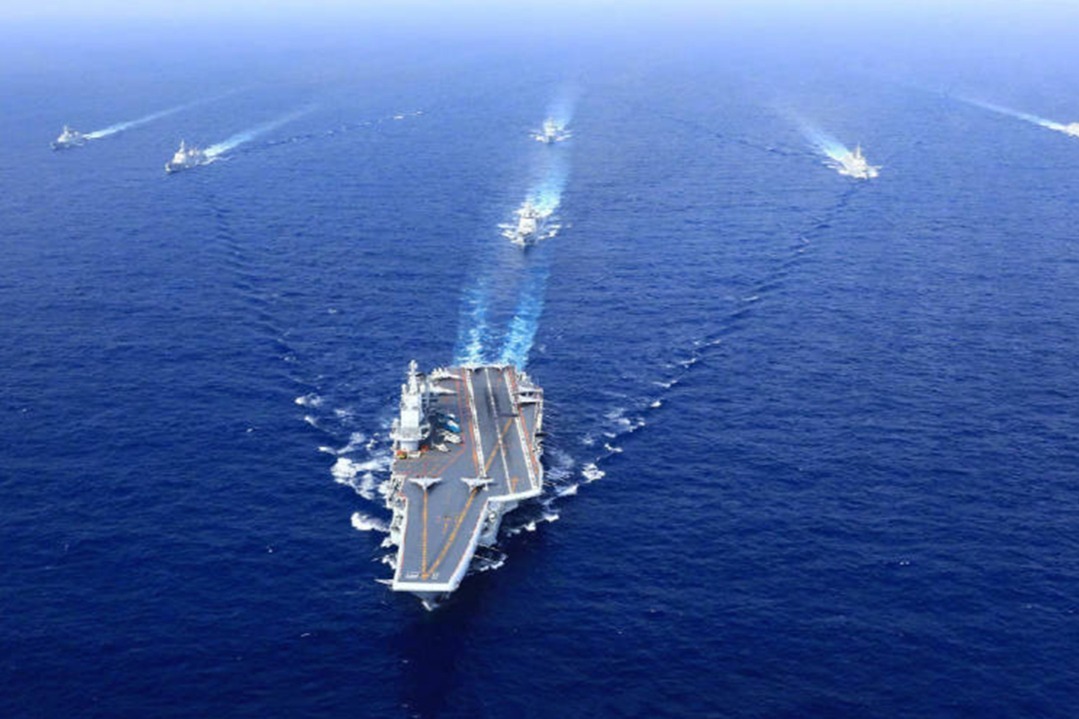 辽宁舰航母编队在西太平洋海域实战化训练展示海军远海作战能力