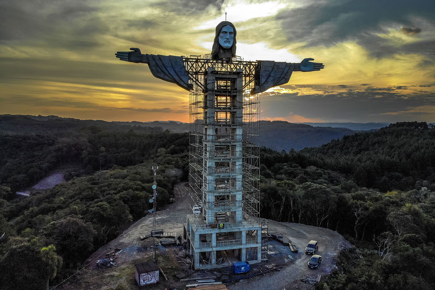 一山還有一山高！巴西最高耶穌雕像誕生 將於今年下半年竣工 - 非池中藝術網