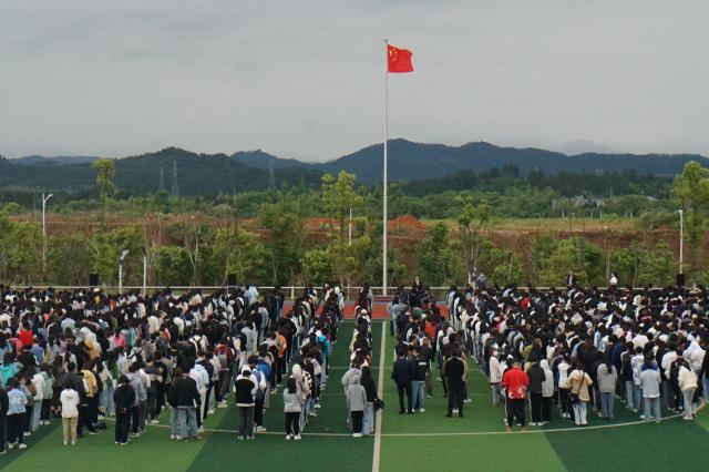 景德鎮學院舉行喜迎二十大永遠跟黨走奮進新徵程主題團日活動