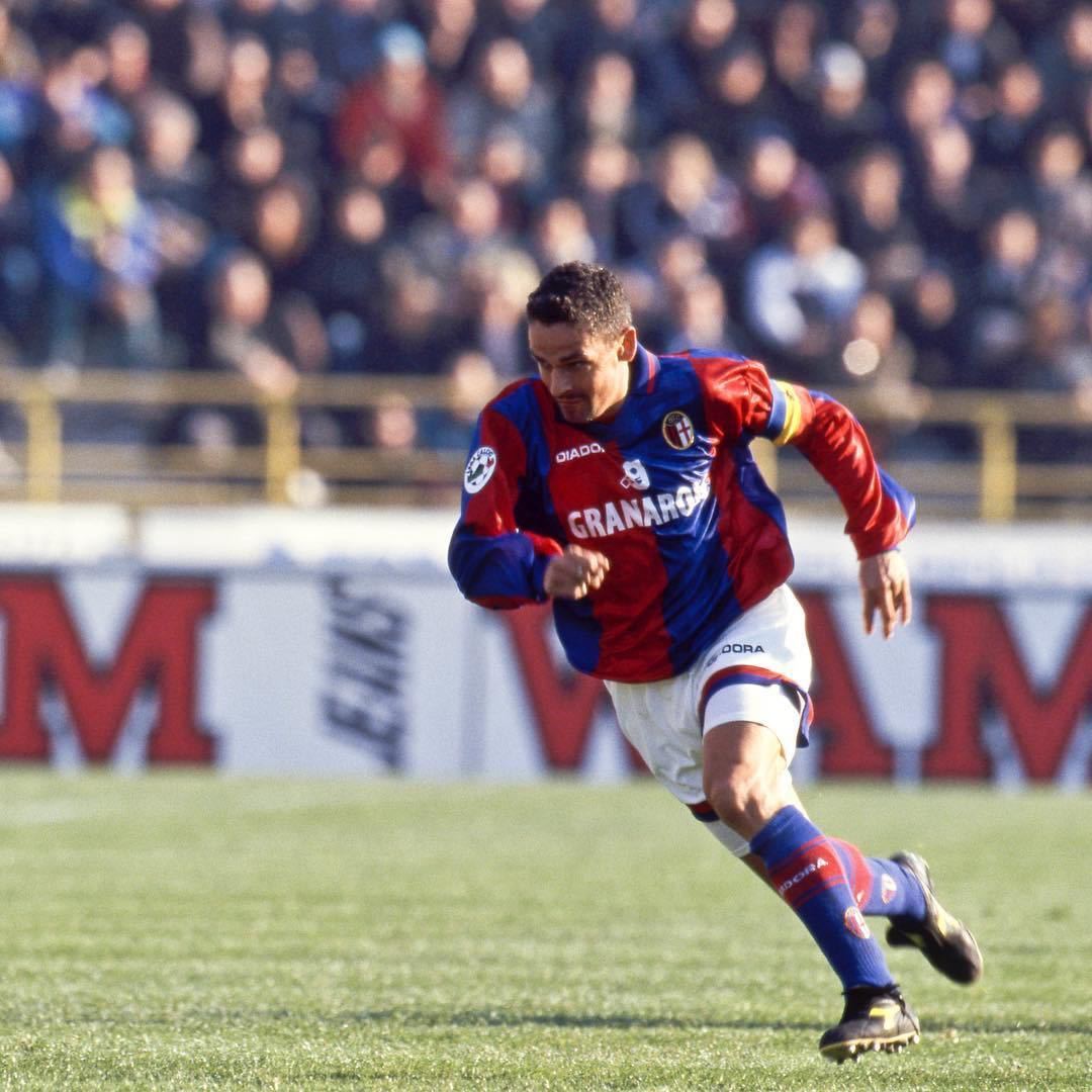 被安切洛蒂拒绝后,巴乔加盟了博洛尼亚。