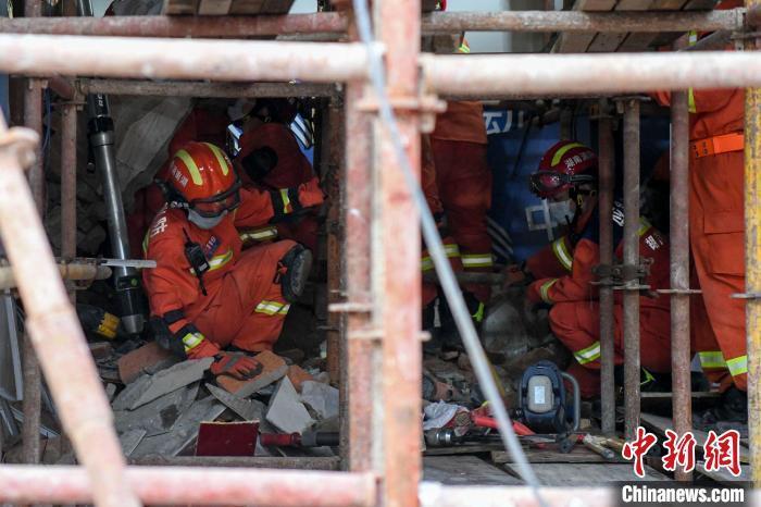 从发现到救出被困者用了26小时 长沙自建房倒塌救援为何如此艰难？