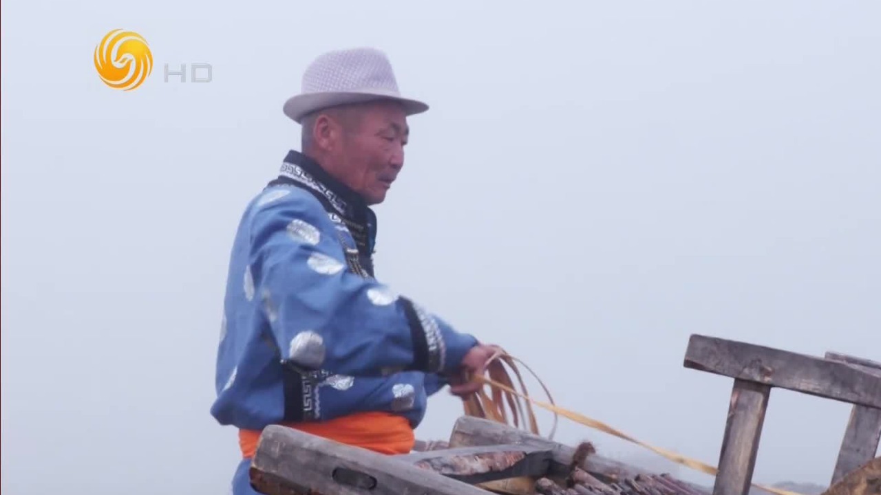 阿鲁科尔沁草原保留着传统的游牧生活，对牧民来说家就在脚下，家就在远方