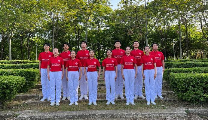 12名同学参加录制