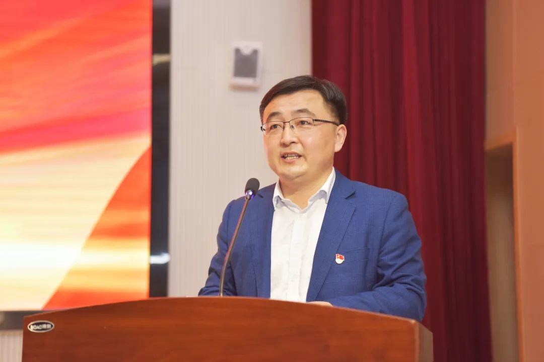 学院教师代表港口学院教师孙治国发言