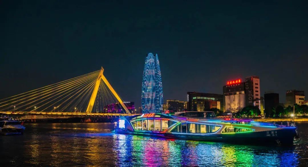 阿拉精彩夜景回顾一下*特别提醒:具体航线由宁波汉雅蓝海豚文旅有限