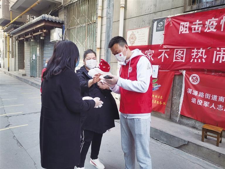 志愿服务中的马立锋