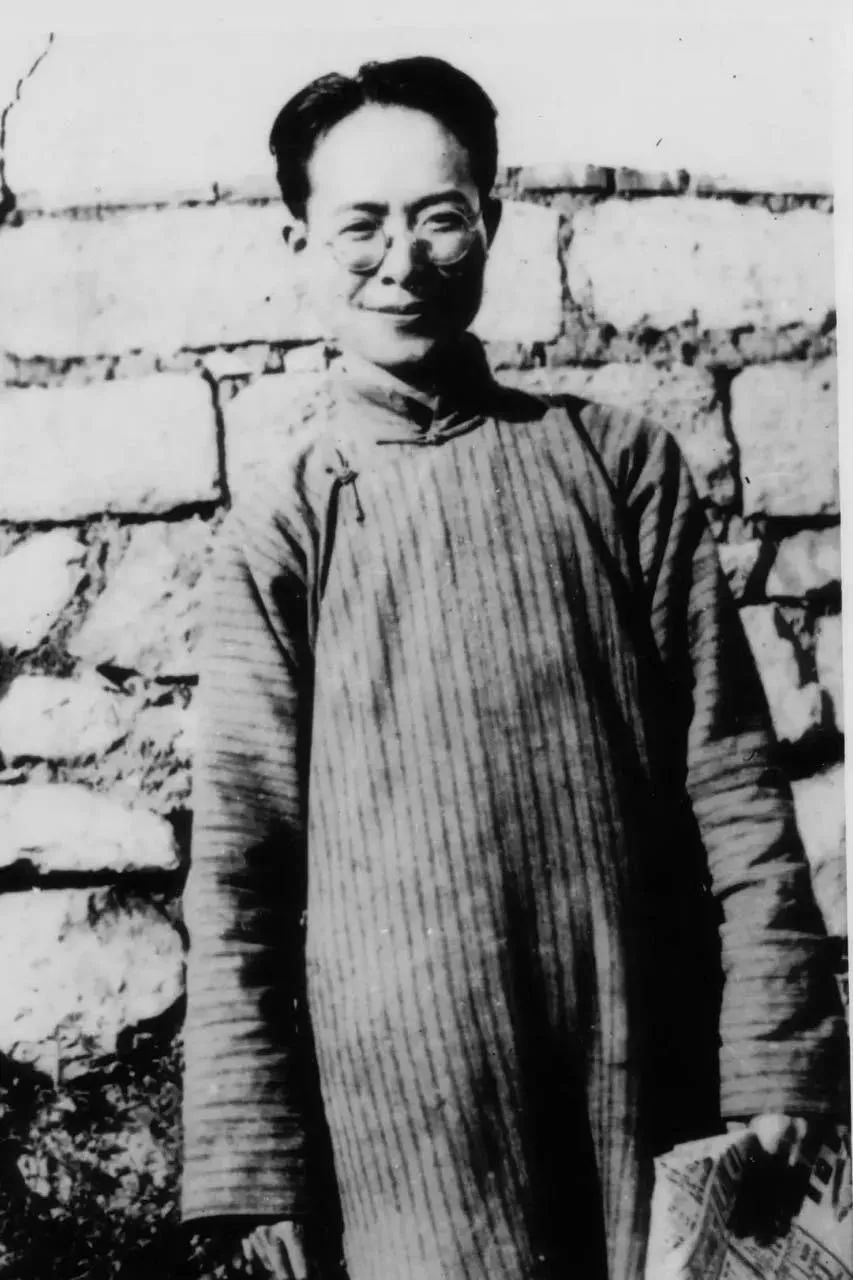 沈从文（1902-1988），1929年被聘为中国公学国文系讲师，讲授新文学研究和小说习作