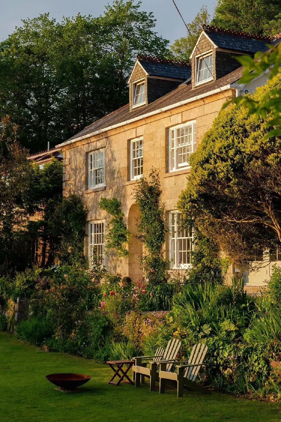 走进看得见风景的英国旧宅：室内充满现代气质，宁静生活多姿多彩
