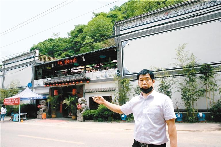 芦新利介绍他家的民宿