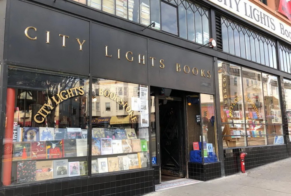 城市之光书店正门，摄于2020年1月