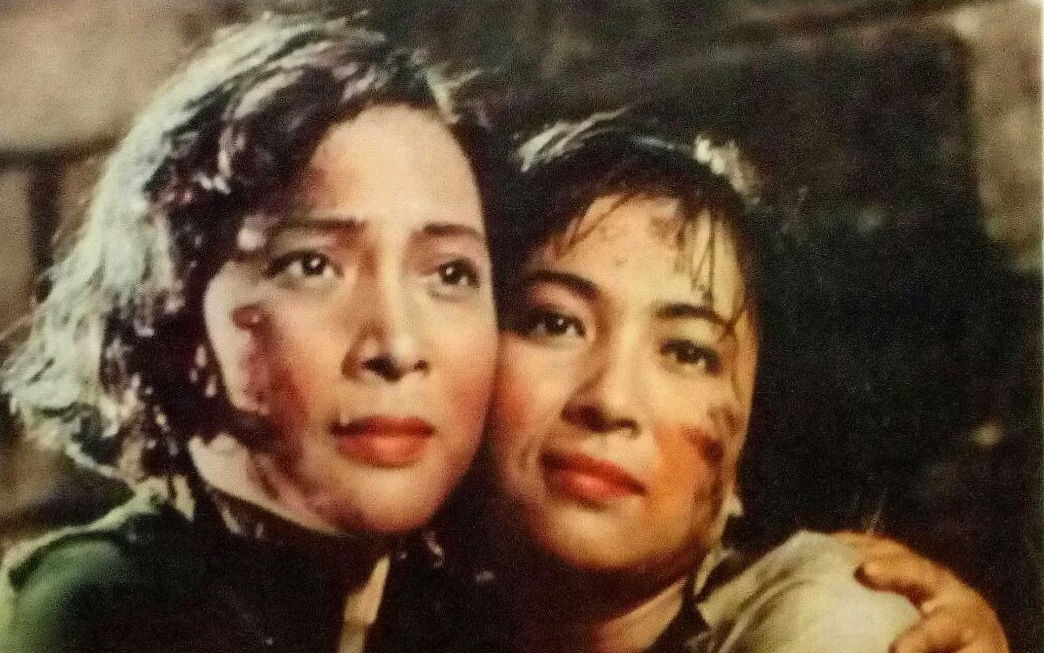 秦怡（图左）在影片《青春之歌》中饰演林红