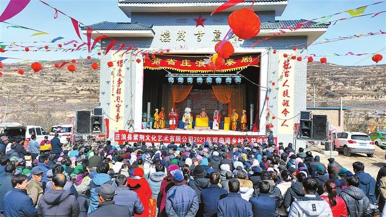 戏曲进乡村演出