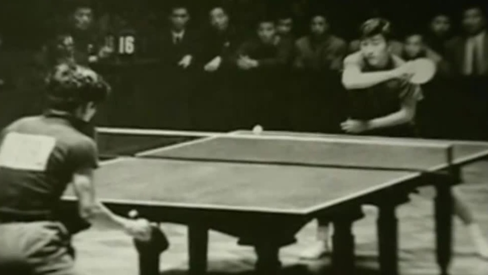 1961年第26届北京世乒赛，庄则栋以快速凶猛的打法为中国队立下头等功劳