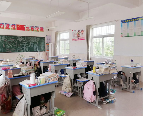 定远县界牌学校开展防震减灾演练