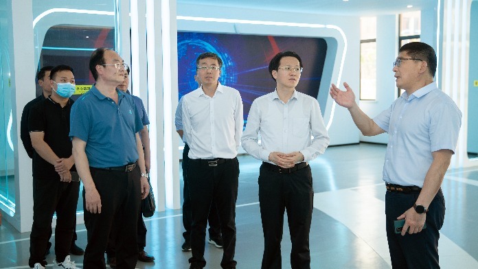 宜春市委常委、市委组织部部长徐云涌在宜春职业技术学院调研人才工作