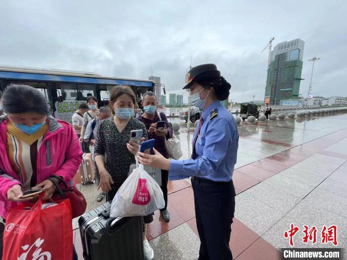 暴雨来袭广铁紧急转运8000余人保旅客安全