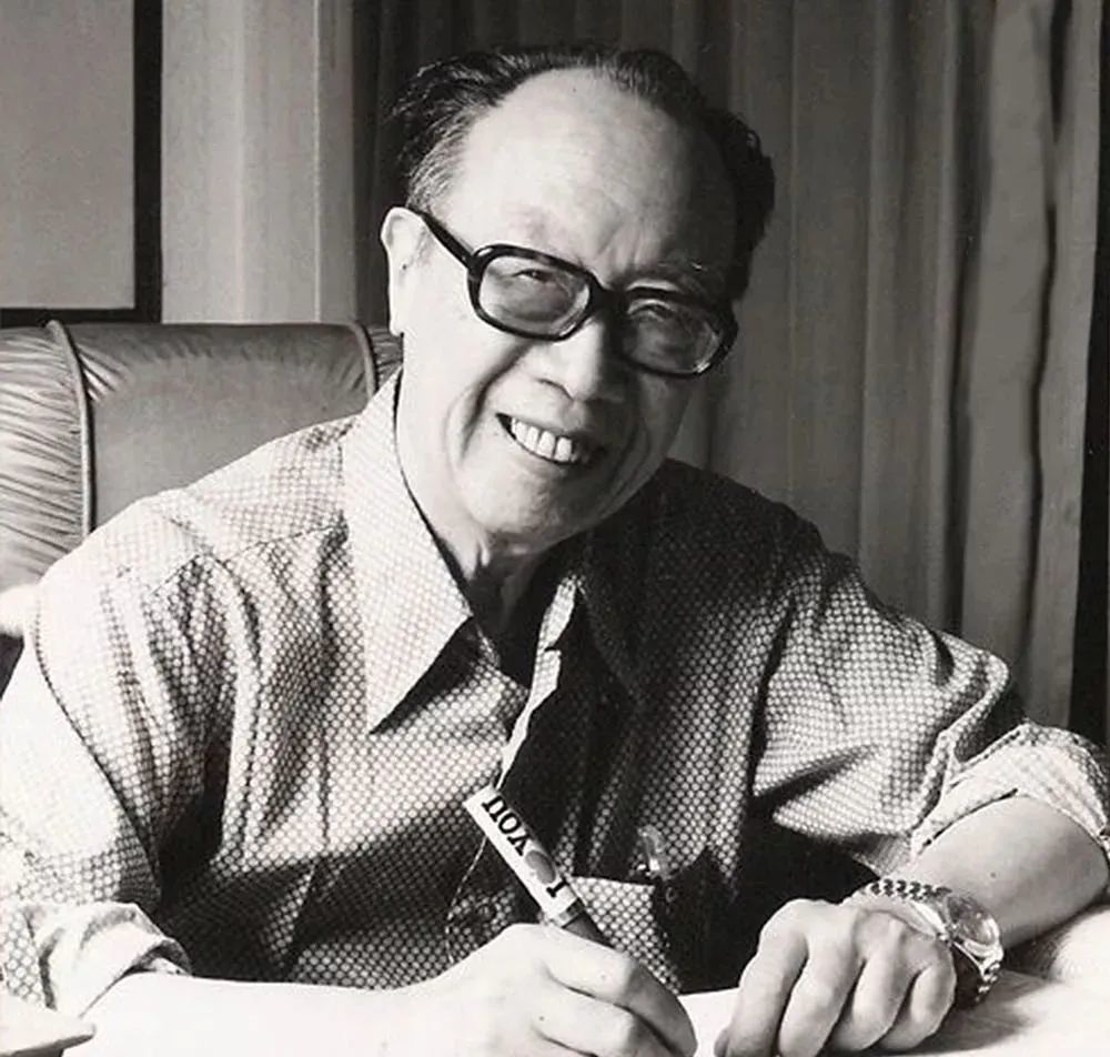梁实秋（1902-1987），散文家、学者，1934年起在北大教授英国文学史和英文诗歌