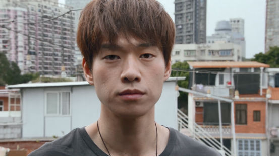 男主角张烨(魏大勋 饰)原本是个爱情失意,工作失意,人生失意的大loser