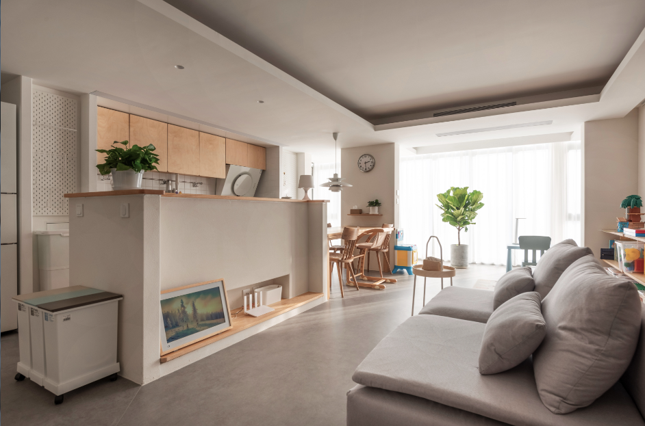 矮墙用作电视背景墙,隔开客厅和厨房