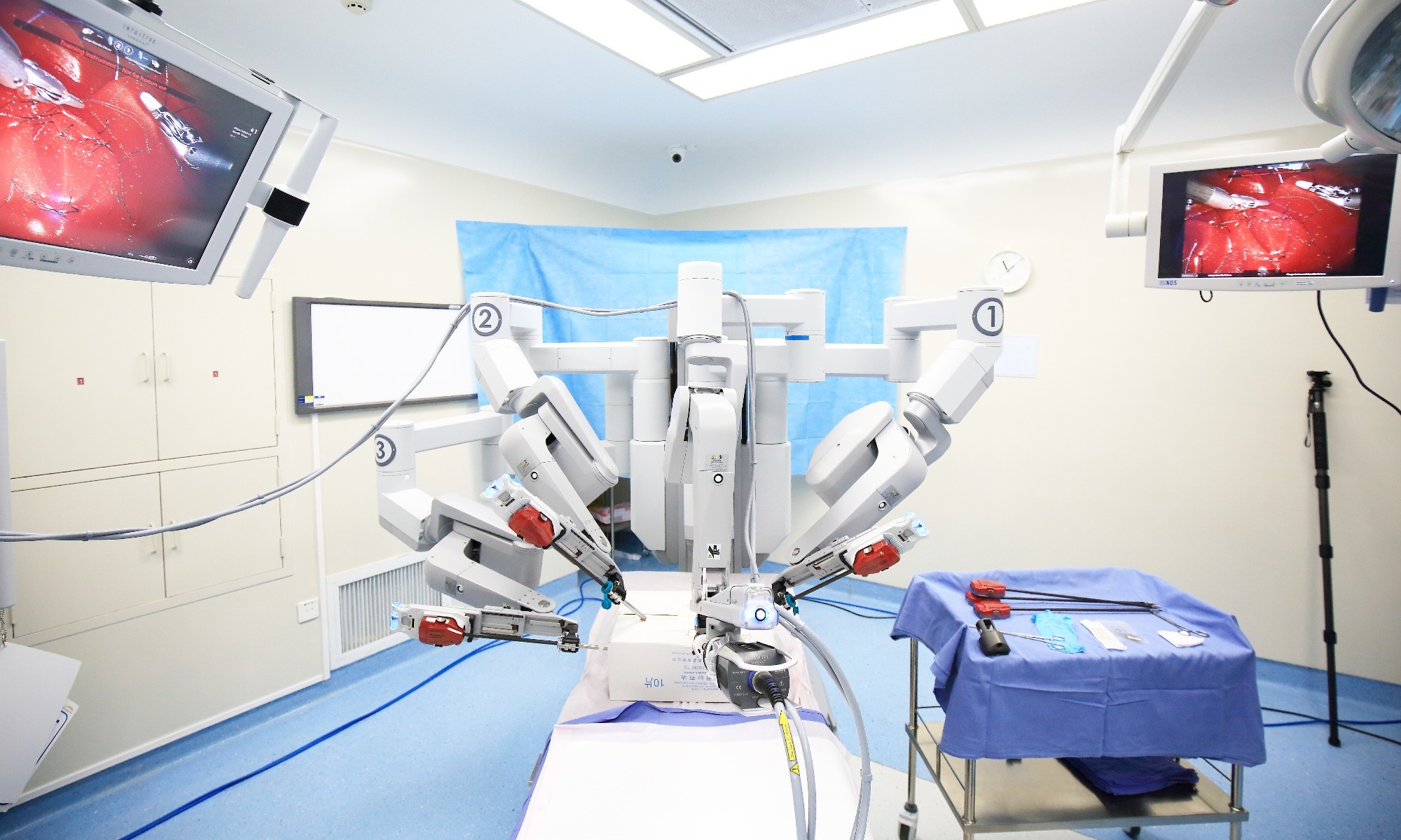 达芬奇手术机器人 资料图 来源：北京和睦家医院
